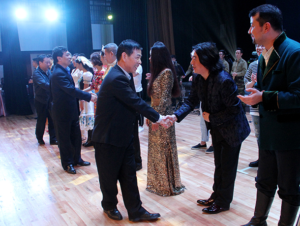 1489942549122890.jpg ѧУÏòµ¼Î¿ÎÊÈ«ÌåÑÝÖ°Ö°Ô±.jpg