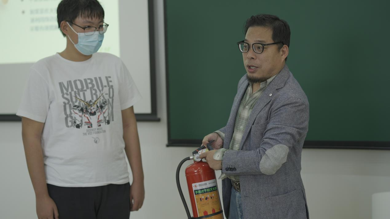 830A7EBA1E90D2825425244747B_5751D064_785EB