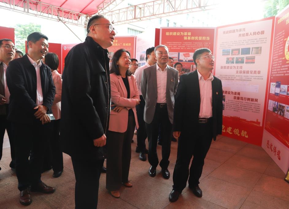 072B2363E4D09DF40B255F2000B_D468E3F2_18665