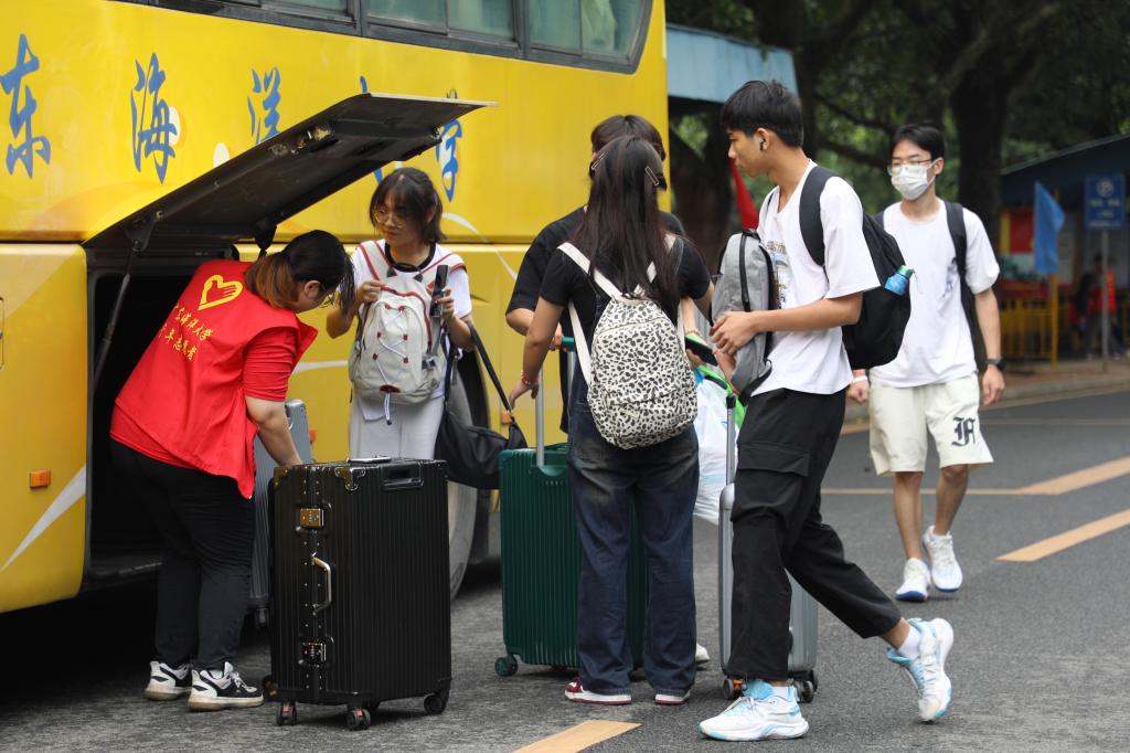 7FAB0A66563200A1617948DB469_2A4C77EB_194E6