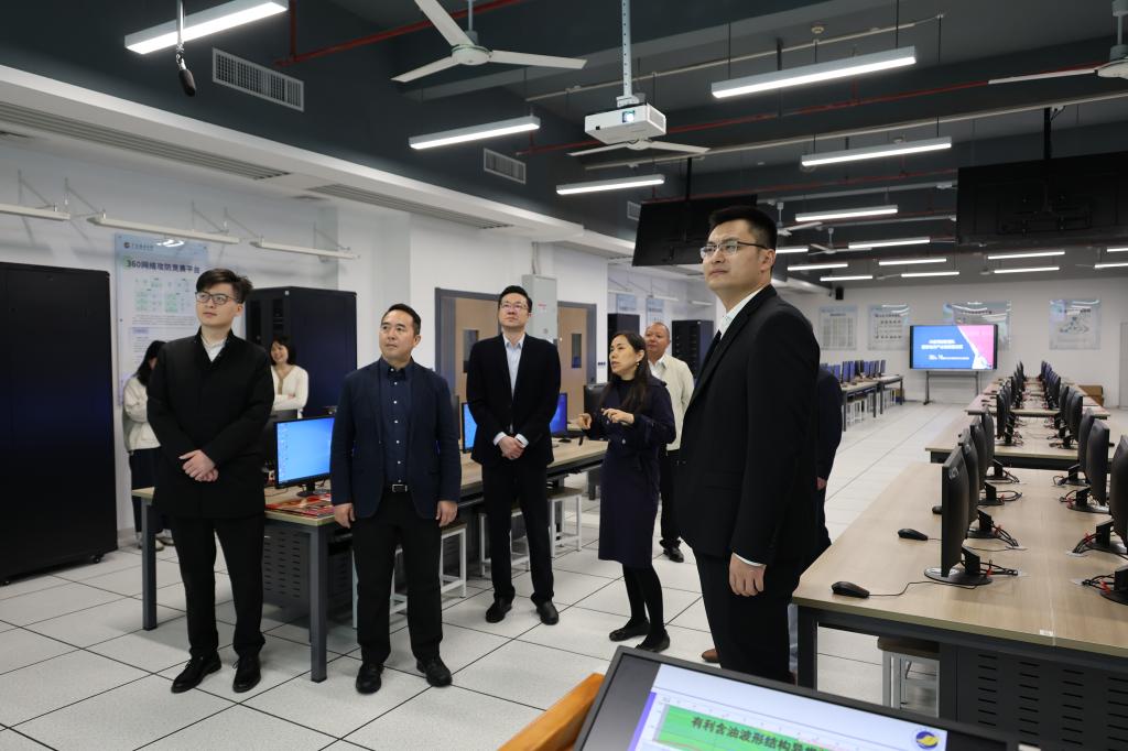 3246DDB03109FA4FC44D6A316BA_770CAD2D_1663D