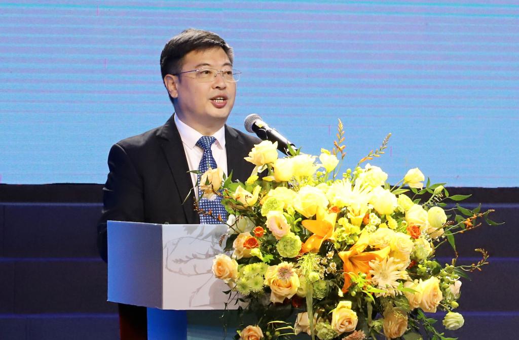 E33B54615AD85959AF8A40688E3_4C18F6C2_17193