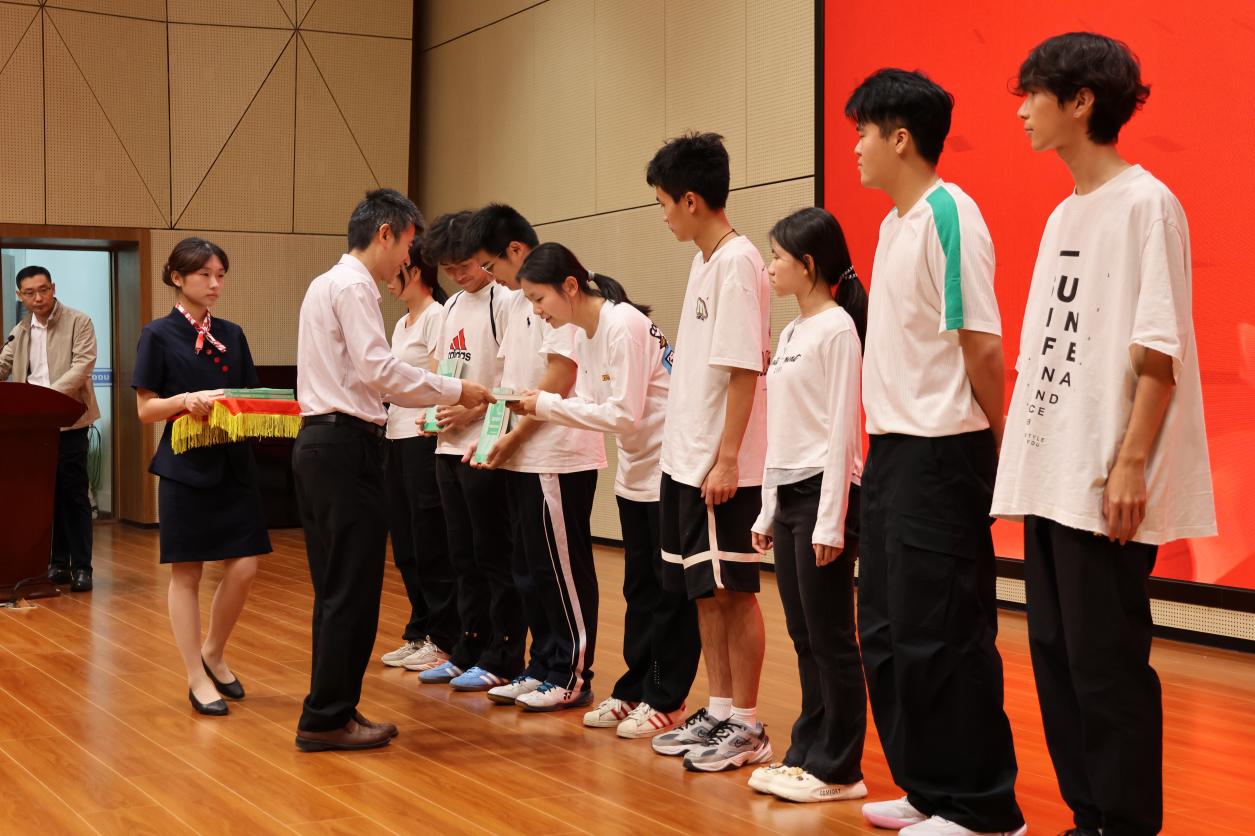 F88942021AA4B14C31261D9BBE0_A65151B5_2141F