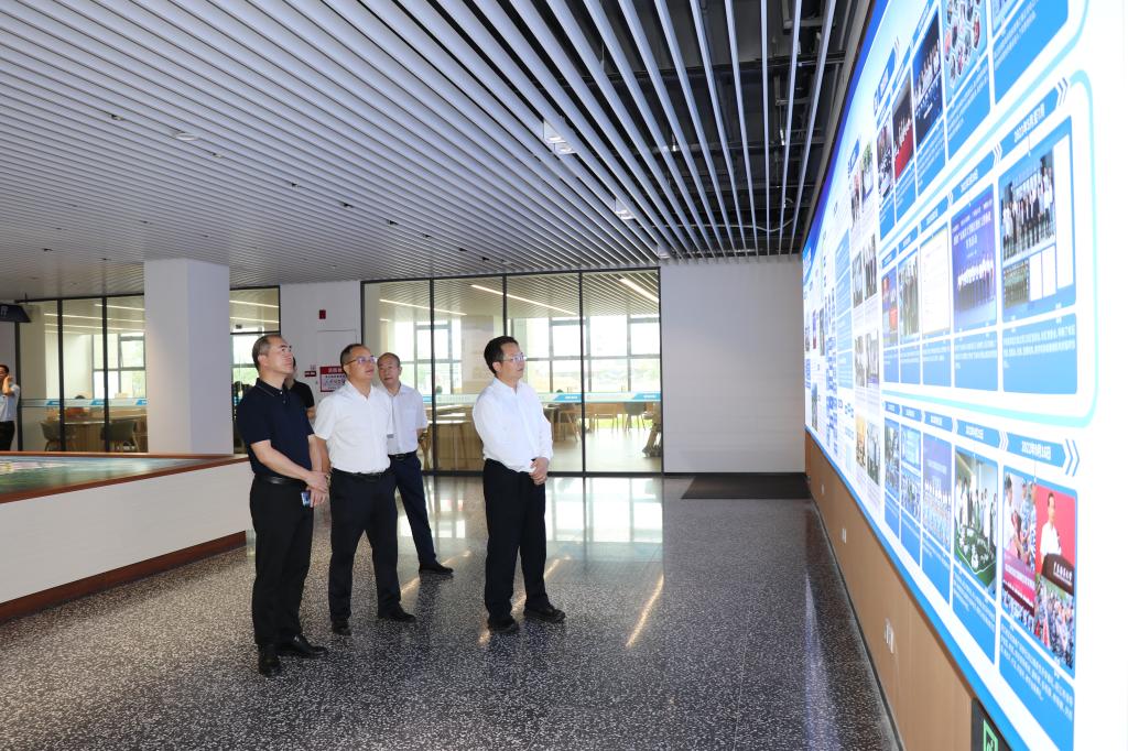 0C89425593D1E6029A2D49228DF_5B652EC2_24F93