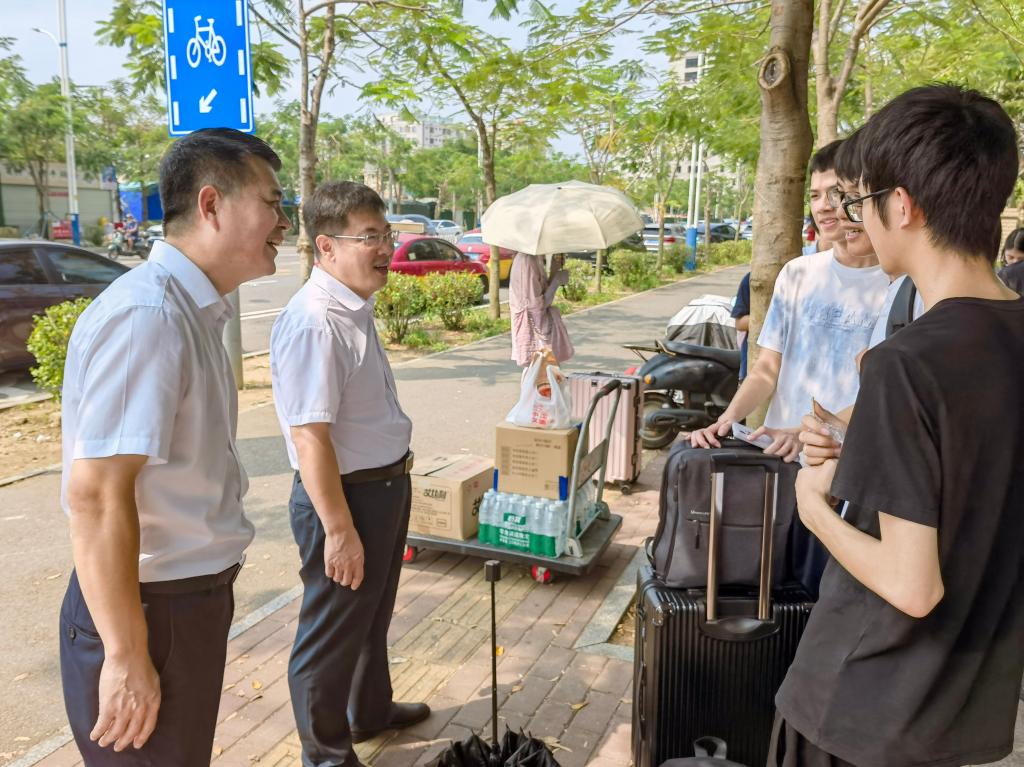 B4E57D7FF3379C64F69EDAAD22B_98B9CF7E_21A59