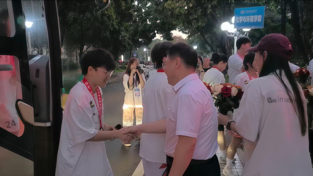 41B026AF1469DF0EEC26CFD1329_8C8C09D2_10C81