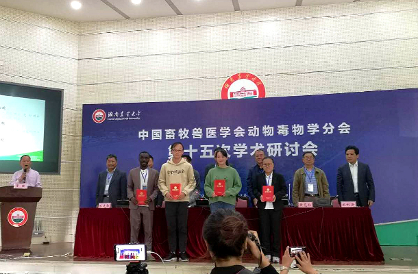 1540254049841529.jpg ´ó»áÓÅÒìÂÛÎĽ±°ä½±1.jpg