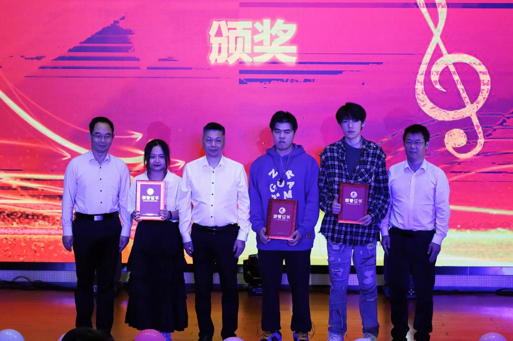 5F9B4396CE021DE2BD59A87D572_C32ED2D9_17D43 5F9B4396CE021DE2BD59A87D572_C32ED2D9_17D43