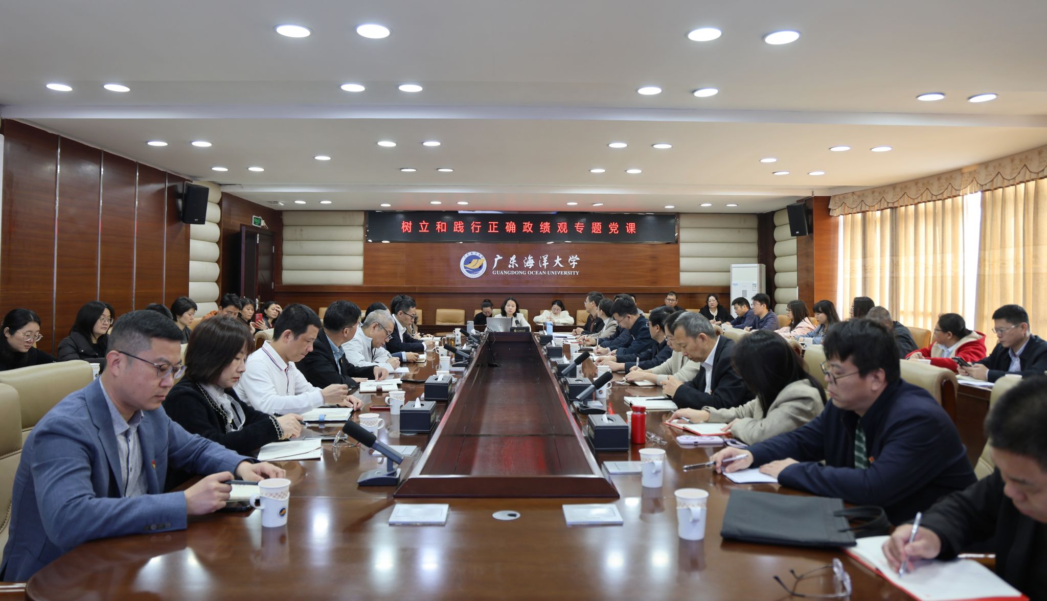 94AB0A1724653F20E67055AE1E5_3B258503_3F800