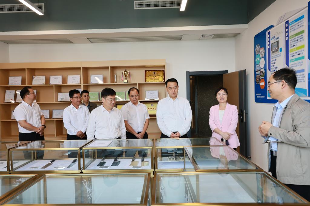 A2E20683B3AEEFC36D80206F58A_4A196CFC_17DD4 A2E20683B3AEEFC36D80206F58A_4A196CFC_17DD4