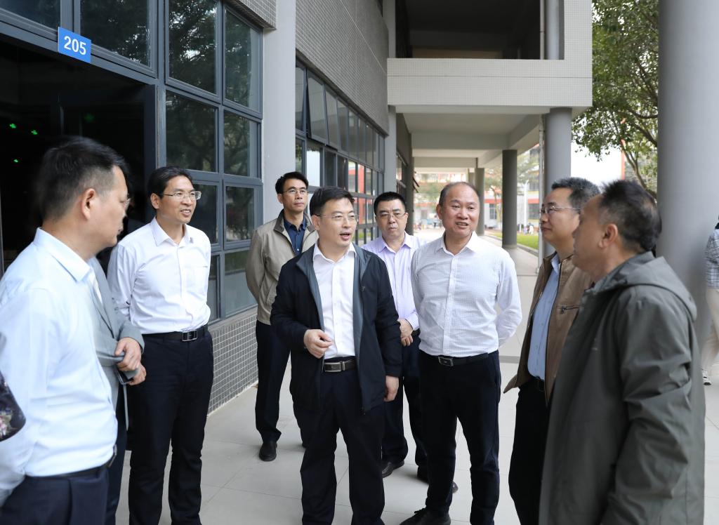 0A7F986B66597199AC83E0ACD5F_D99522A2_18263