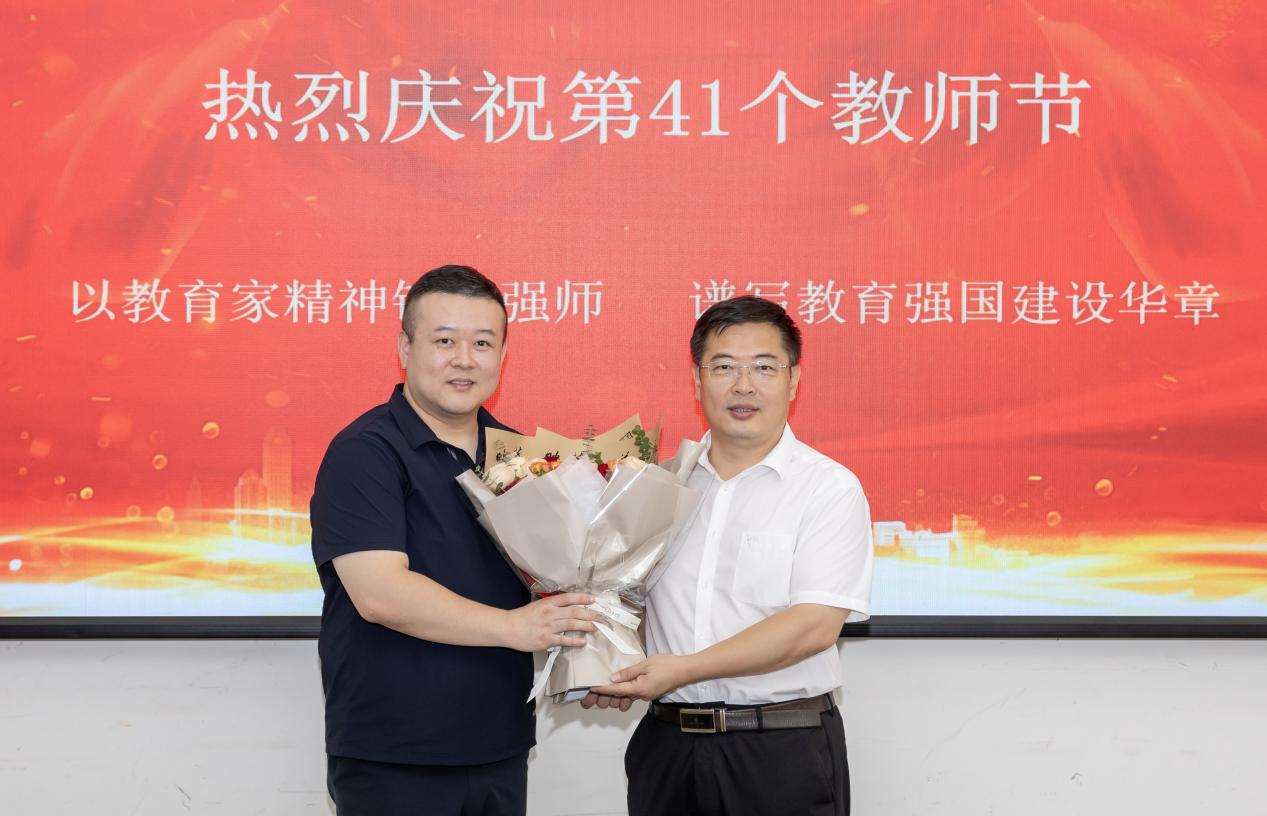 E930ADCD65E8A1459406F18CD85_EB18699D_D85AB