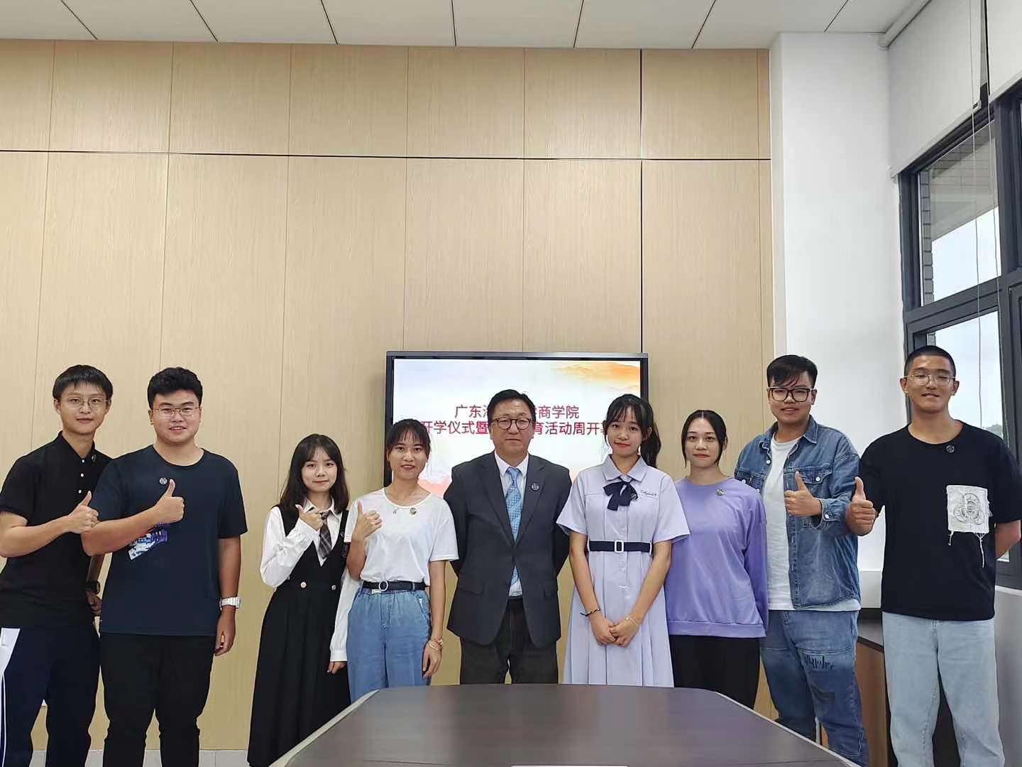 F092E347088F9AB8D0D0E13D430_C4D55D17_1B912