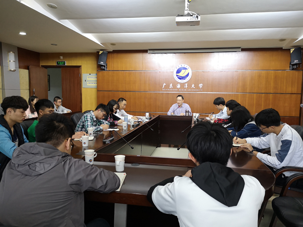 ѧУ�ٿ�ѧ����֧���������೤��̸�� ��.jpg