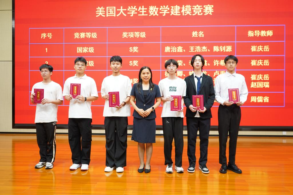 5C7D5865F15632E4CE7F297CF81_CCBFD998_18A78