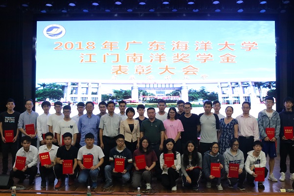 1542011608136462.jpg Óë»áÏòµ¼
¡¢¡¢¡¢¼Î±öÓë»ñ½±Í¬ÑâºÏÓ°22.jpg