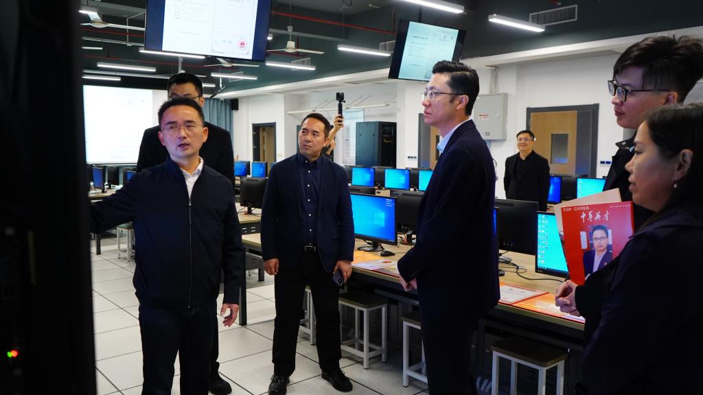 A27B2CE9F4D3F76BD5865BD486C_D5015704_112A9