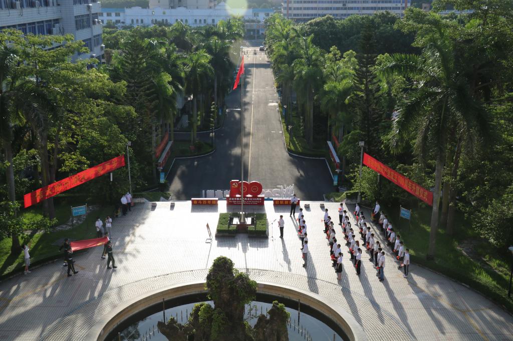 A09DD45C1908270F9D60AE8E9A2_1B7F4FBC_22683