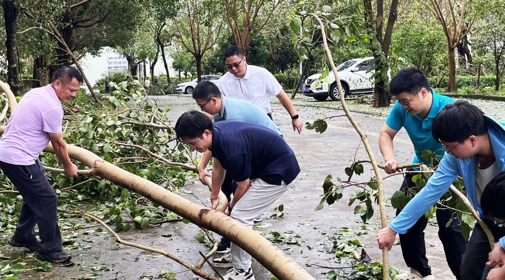 191C24F46AD37A457EEE1D4FED1_BBCF03D8_2D2D1