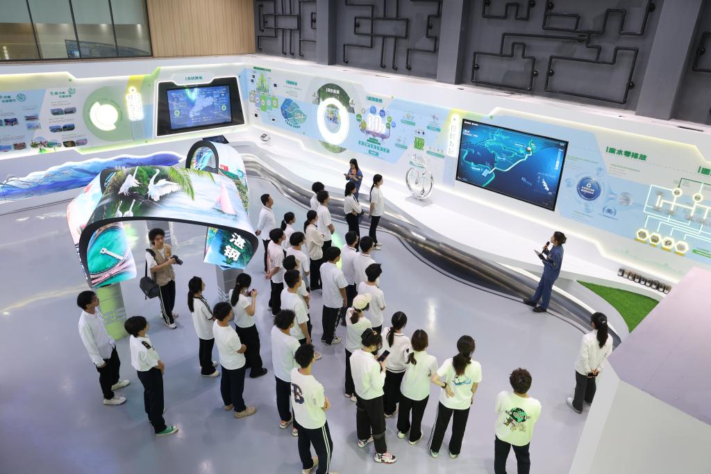 DB2E1046366354A4991E3649374_827000C7_1990A