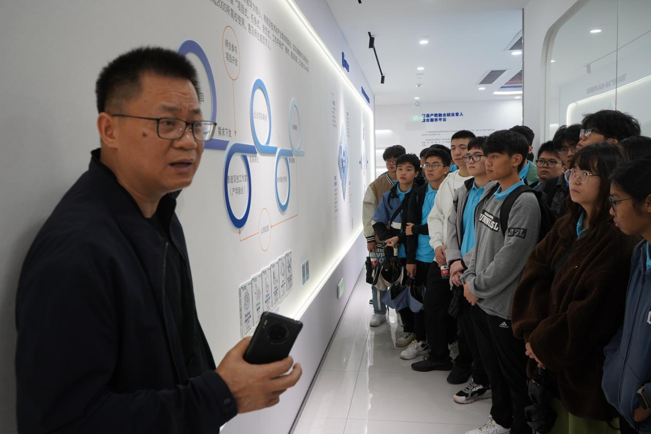 57F4FB1A7B9FFF3B82F6D225CA4_F4DEF797_BCC3A